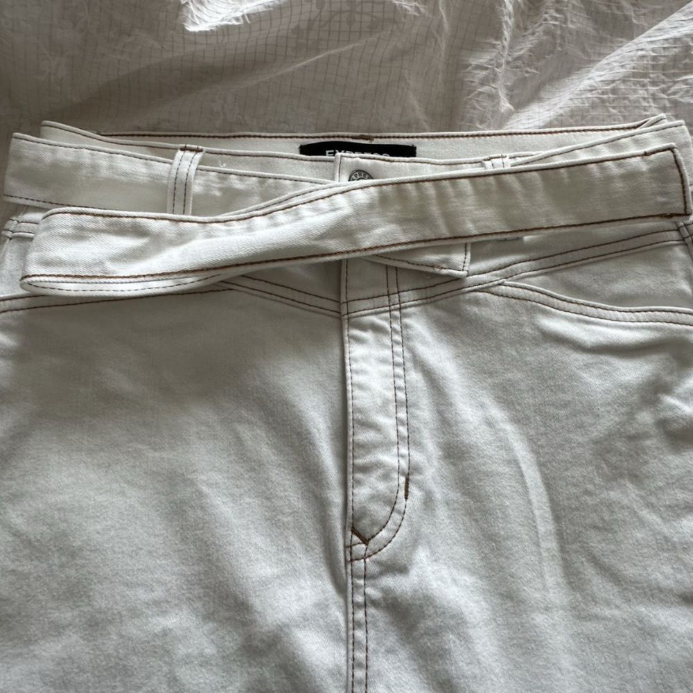 NWOT Express White Extreme High Rise Stretch Belted Mini Skirt size 10 - Picture 8 of 8